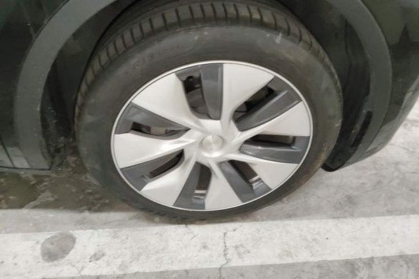 Tesla Model Y 2022, 31300 км, за 26007 USD