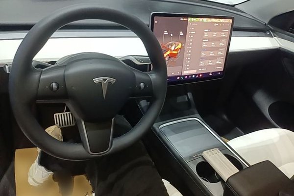 Tesla Model Y 2022, 31800 км, за 25561 USD - фото 12