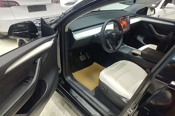 Tesla Model Y 2022, 31800 км, за 25561 USD - фото 18