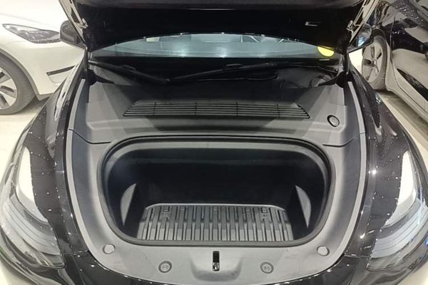 Tesla Model Y 2022, 31800 км, за 25561 USD - фото 24