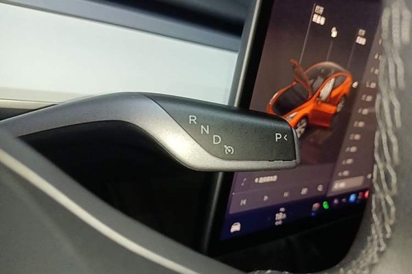 Tesla Model Y 2022, 31800 км, за 25561 USD - фото 16