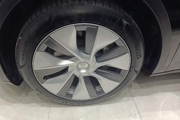 Tesla Model Y 2022, 31800 км, за 25561 USD - фото 10