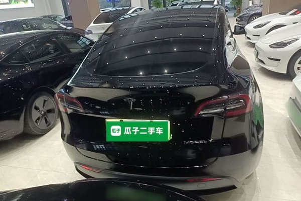 Tesla Model Y 2022, 31800 км, за 25561 USD