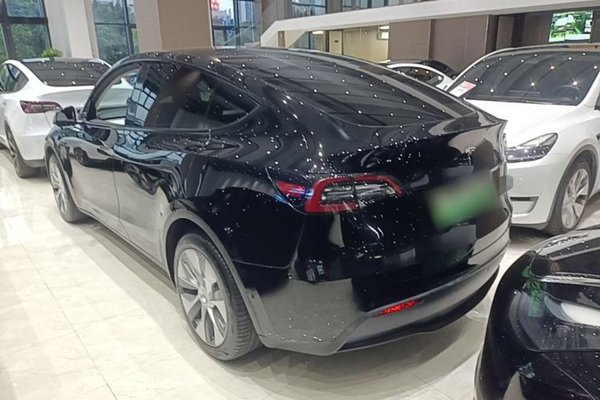Tesla Model Y 2022, 31800 км, за 25561 USD