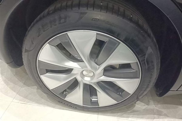 Tesla Model Y 2022, 31800 км, за 25561 USD - фото 11