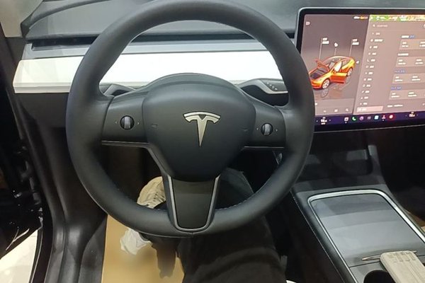 Tesla Model Y 2022, 31800 км, за 25561 USD - фото 13
