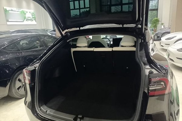 Tesla Model Y 2022, 31800 км, за 25561 USD - фото 22