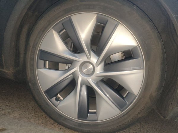 Tesla Model Y 2022, 33100 км, за 24891 USD