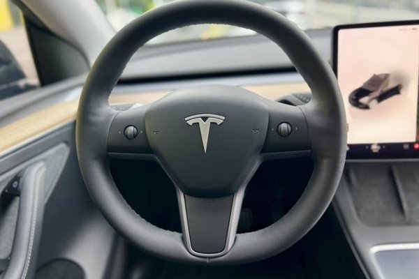 Tesla Model Y 2022, 37800 км, за 27091 USD - фото 36