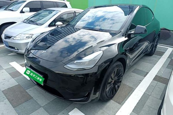 Tesla Model Y · 2022 год