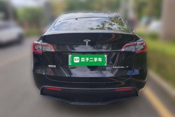 Tesla Model Y 2022, 62300 км, за 26612 USD