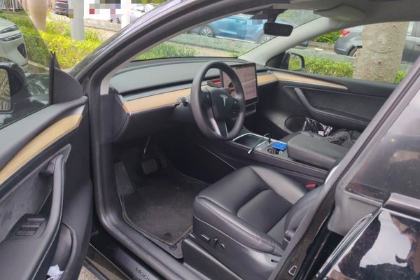 Tesla Model Y 2022, 62300 км, за 26612 USD - фото 19