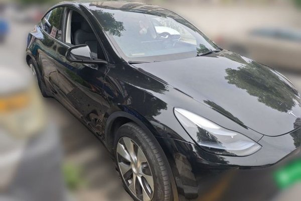 Tesla Model Y 2022, 69000 км, за 25054 USD