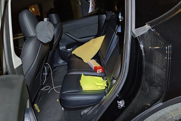 Tesla Model Y 2022, 73900 км, за 24047 USD - фото 17
