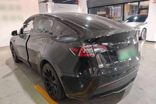 Tesla Model Y 2022, 76800 км, за 24881 USD