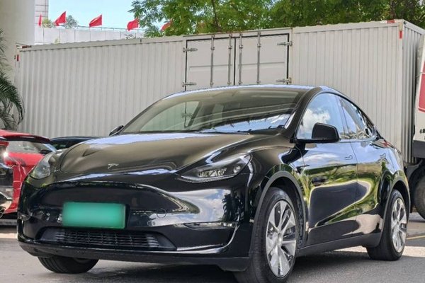 Tesla Model Y · 2022 год