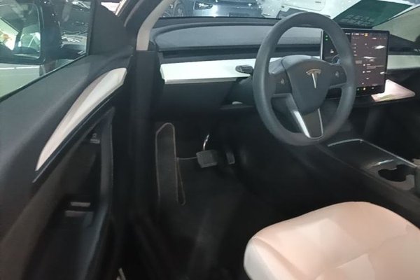 Tesla Model Y 2022, 96900 км, за 25852 USD - фото 19