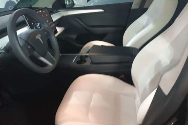 Tesla Model Y 2022, 96900 км, за 25852 USD - фото 18