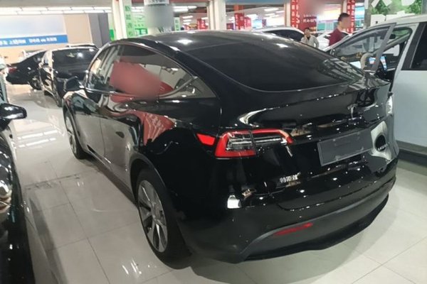 Tesla Model Y 2022, 96900 км, за 25852 USD