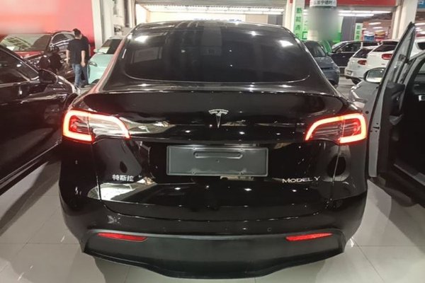 Tesla Model Y 2022, 96900 км, за 25852 USD - фото 6