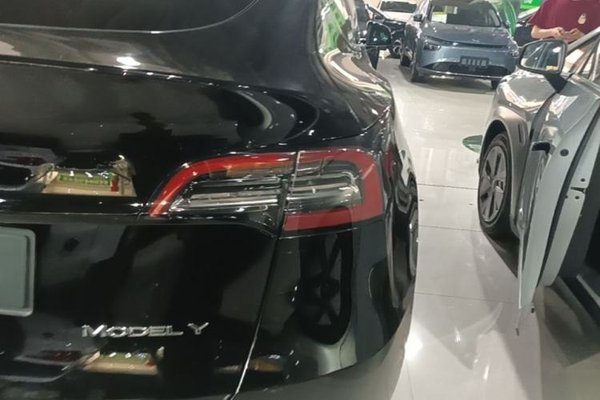Tesla Model Y 2022, 96900 км, за 25852 USD - фото 8