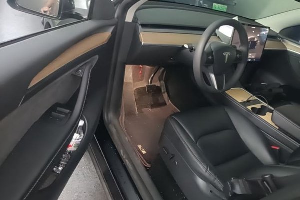 Tesla Model Y 2022, 99800 км, за 25559 USD - фото 18