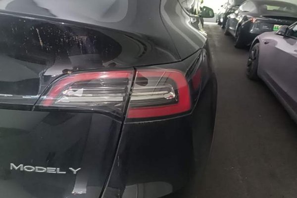 Tesla Model Y 2022, 99800 км, за 25559 USD - фото 9