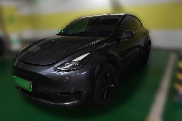 Tesla Model Y · 2022 год