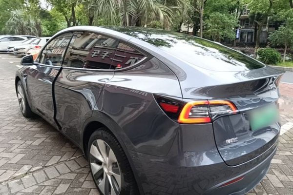 Tesla Model Y 2022, за 26069 USD