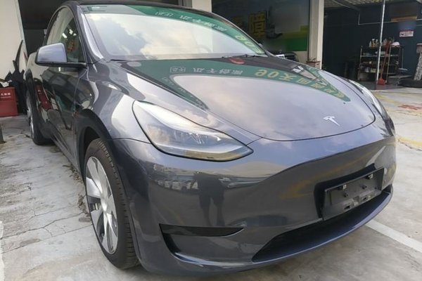Tesla Model Y 2022, 31600 км, за 24983 USD