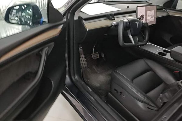 Tesla Model Y 2022, 54300 км, за 27628 USD - фото 24