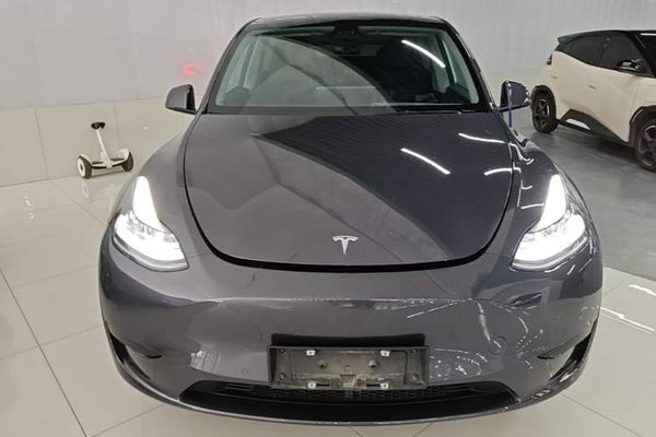 Tesla Model Y 2022, 54300 км, за 27628 USD