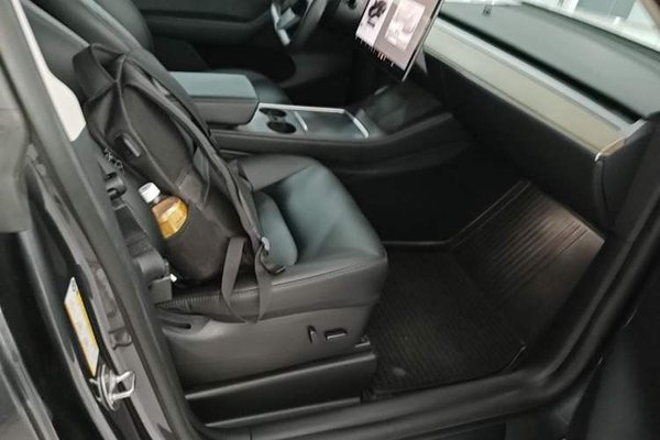 Tesla Model Y 2022, 54300 км, за 27628 USD - фото 28