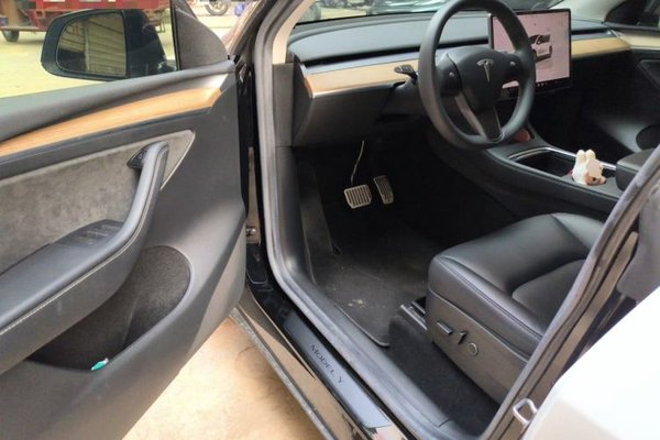 Tesla Model Y 2022, 34400 км, за 26742 USD - фото 16