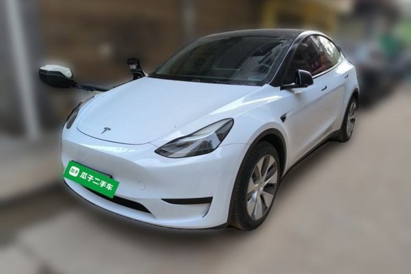 Tesla Model Y · 2022 год