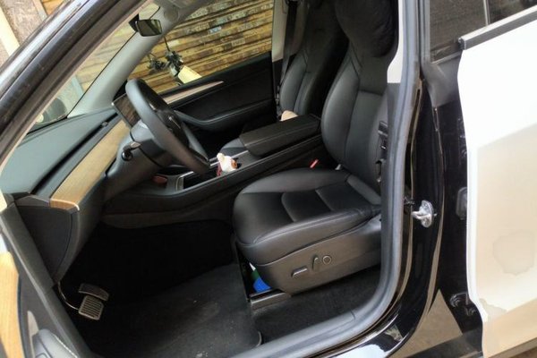Tesla Model Y 2022, 34400 км, за 26742 USD - фото 15