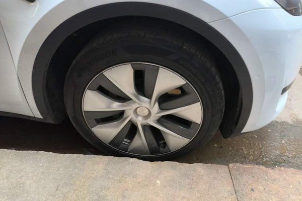 Tesla Model Y 2022, 34400 км, за 26742 USD - фото 8