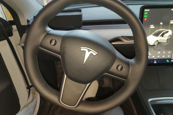 Tesla Model Y 2022, 48400 км, за 25752 USD - фото 21