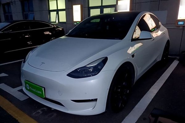 Tesla Model Y · 2022 год