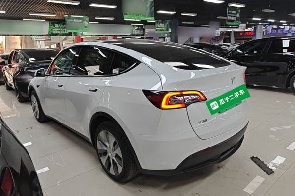 Tesla Model Y 2022, 57400 км, за 27996 USD