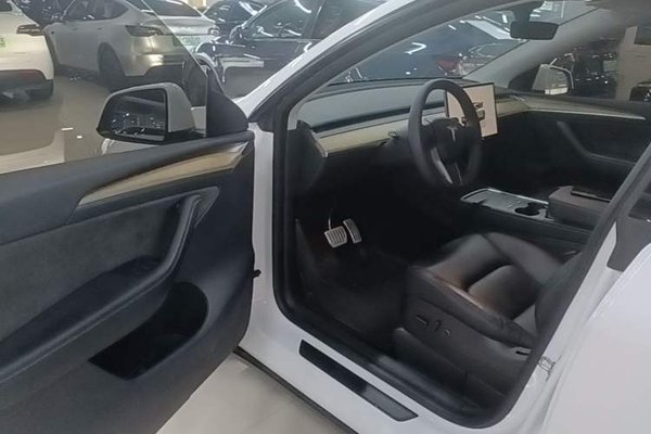 Tesla Model Y 2022, 63000 км, за 28062 USD - фото 18