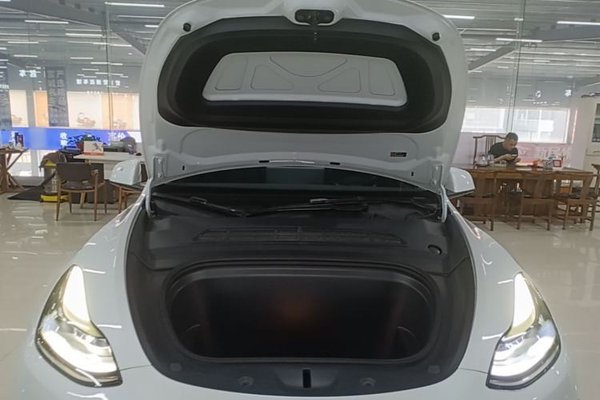 Tesla Model Y 2022, 63000 км, за 28062 USD - фото 24