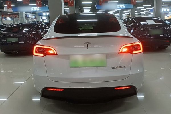 Tesla Model Y 2022, 63000 км, за 28062 USD