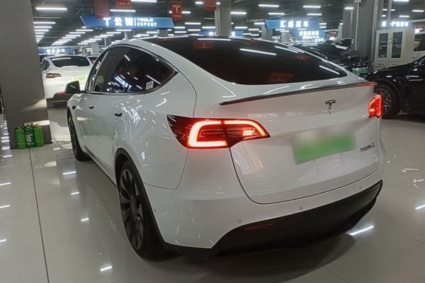 Tesla Model Y 2022, 63000 км, за 28062 USD