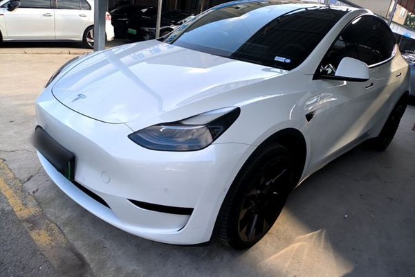 Tesla Model Y · 2022 год