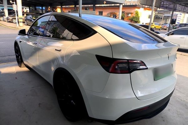 Tesla Model Y 2022, за 23465 USD