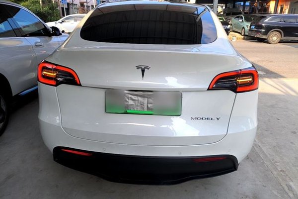 Tesla Model Y 2022, за 23465 USD
