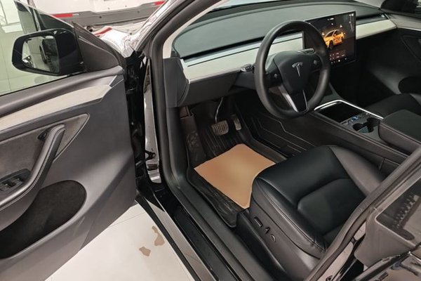Tesla Model Y 2023, 110700 км, за 24870 USD - фото 18