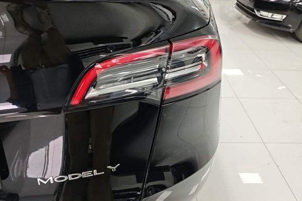 Tesla Model Y 2023, 110700 км, за 24870 USD - фото 9