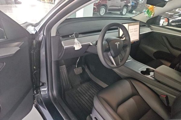Tesla Model Y 2023, 2900 км, за 32220 USD - фото 19